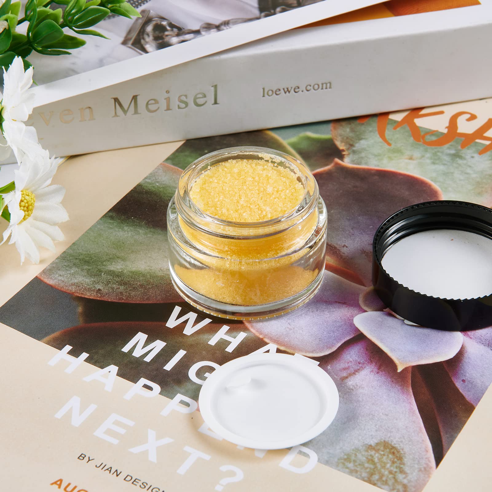 Hoa Kinh crystal-clear jar showcases products, ideal for samples and gifts.