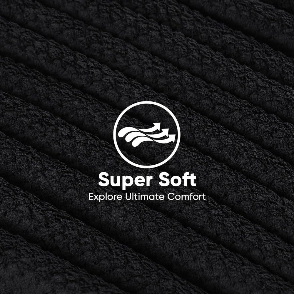 HOMEXCEL microfiber towel close-up demonstrates softness and durability for salon use.