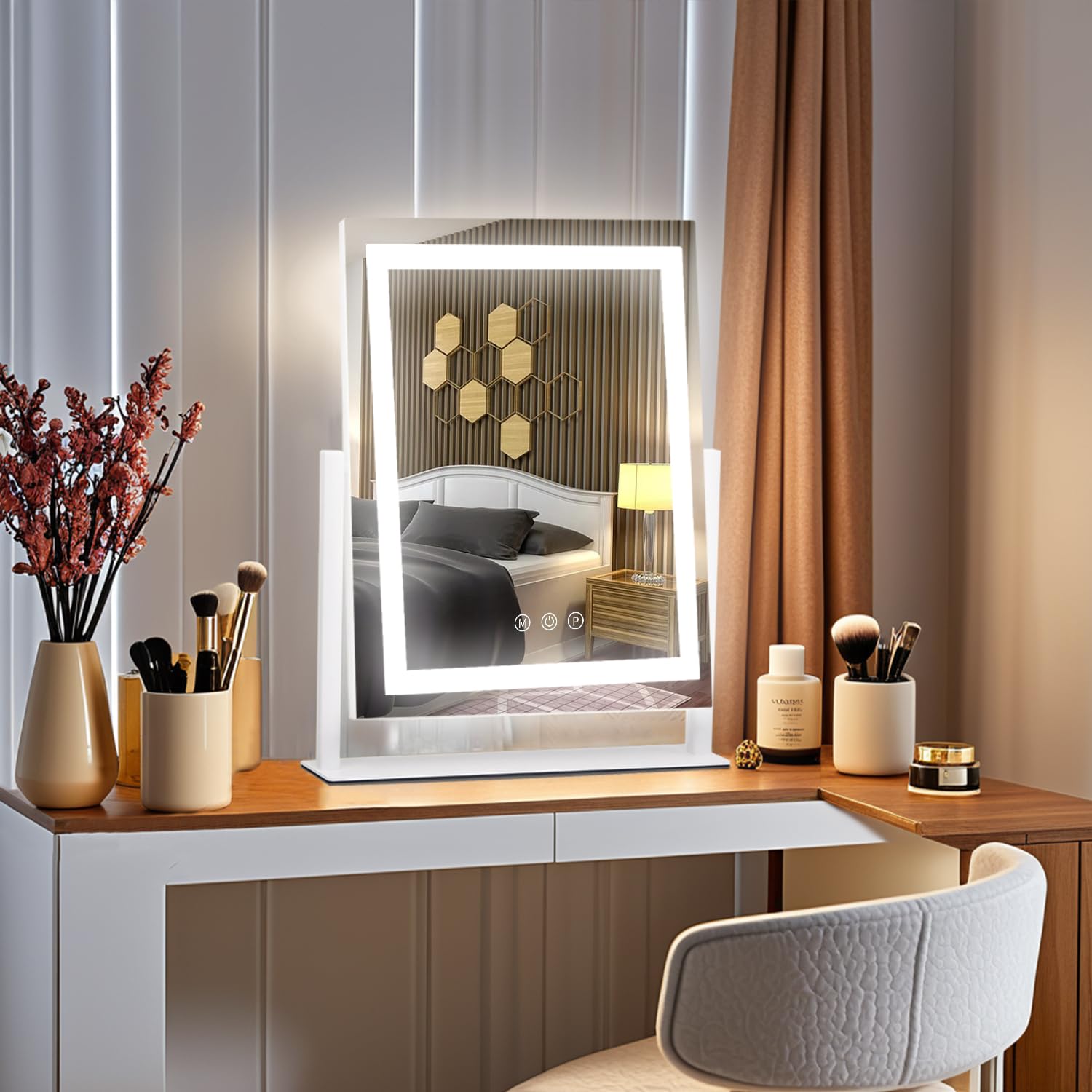 HomTang compact vanity mirror close-up highlights space-saving design on a desk.