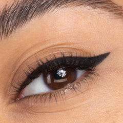 Honeybee Gardens Effortless Eye Liner rich-pigmentation jet-set-black closeup highlights depth