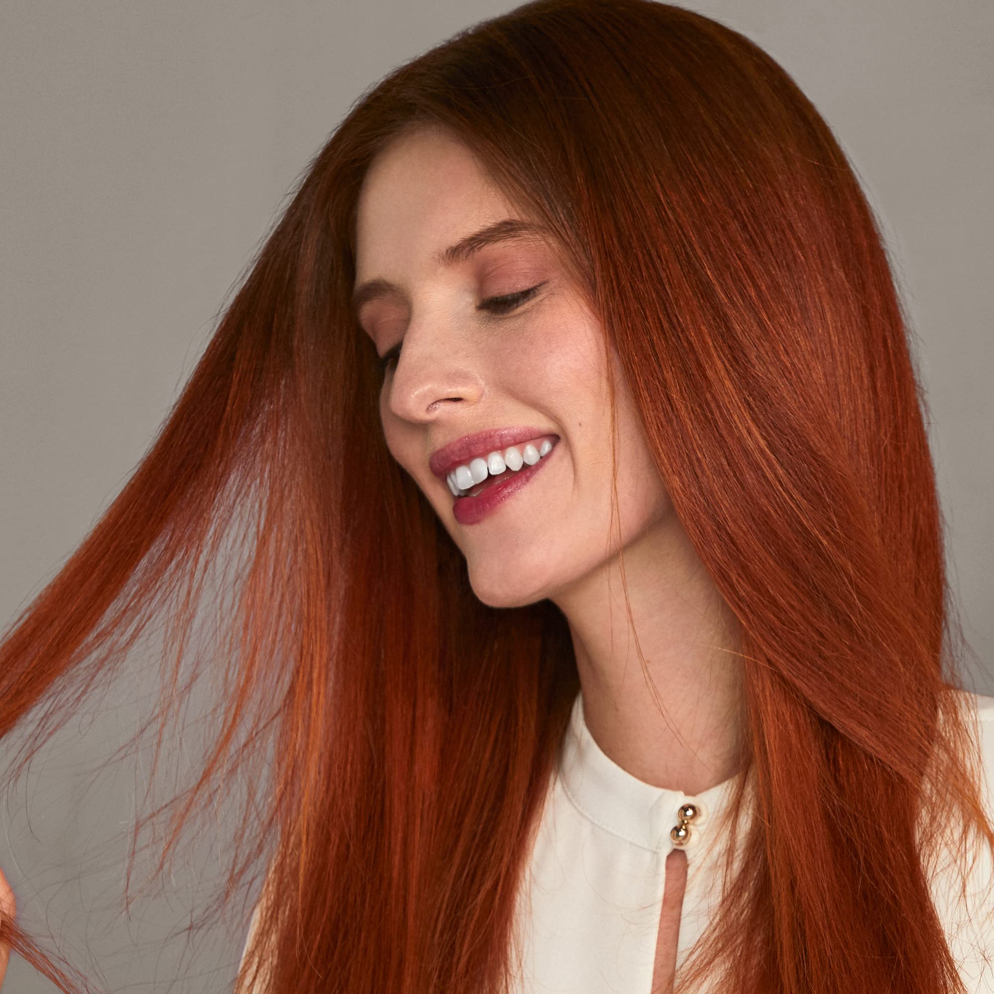HOT TOOLS Pro Artist Black Gold Ionic flat iron with rounded edges for smooth, shiny results.