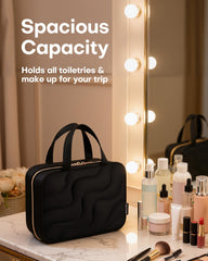 HOTOR four-pocket design keeps wet and dry items neatly separated.