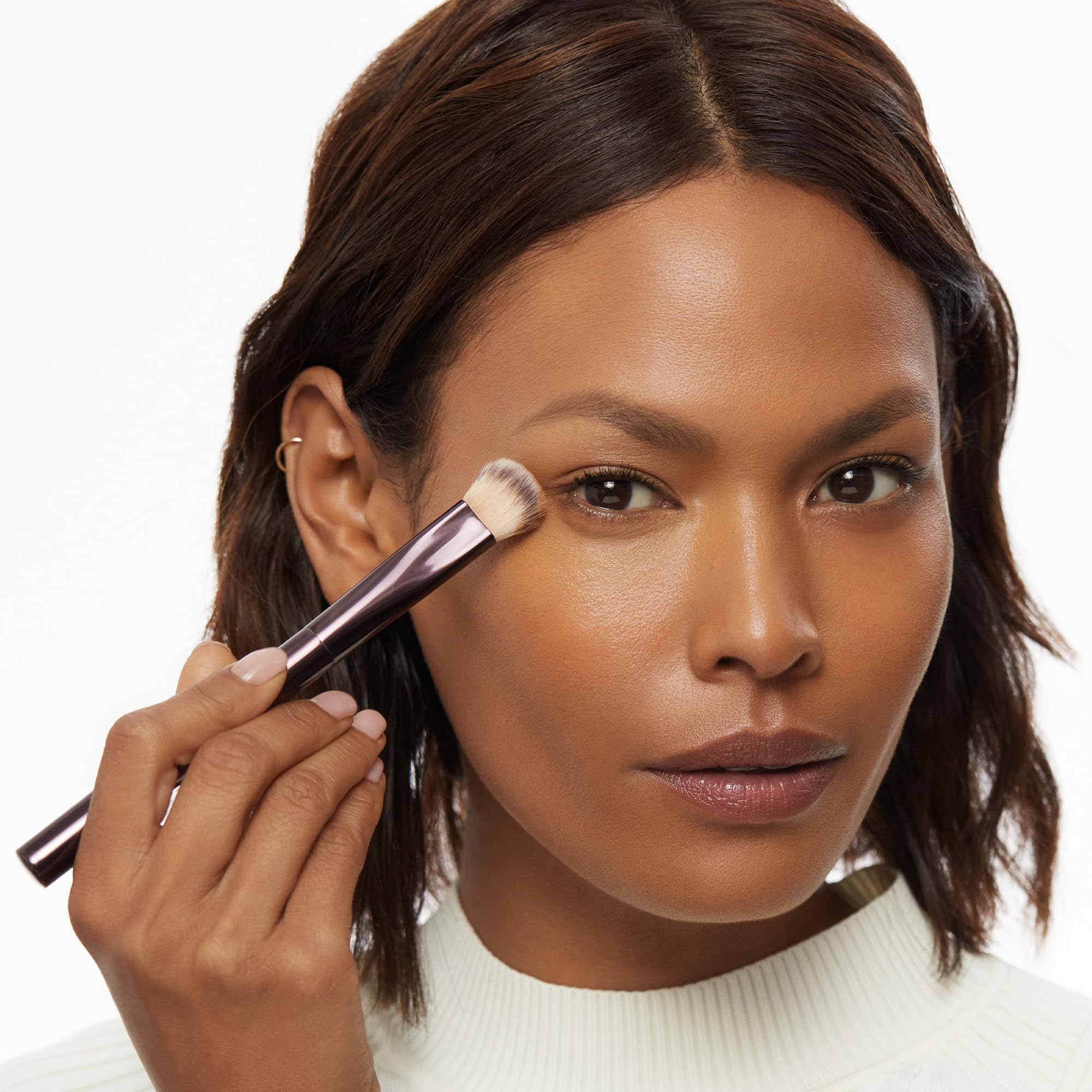Hourglass Vanish brush designed for precise blending and edge control