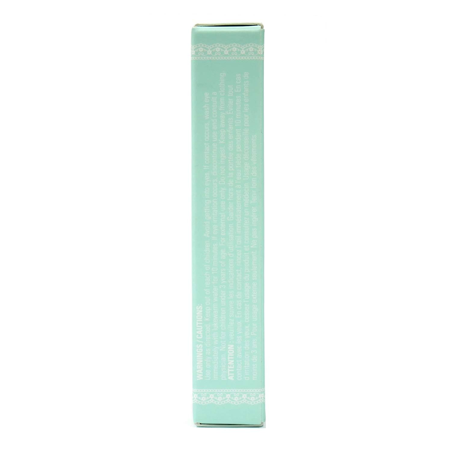 House of Lashes glue drying time closeup emphasizes quick set and seamless blend with eyeliner.
