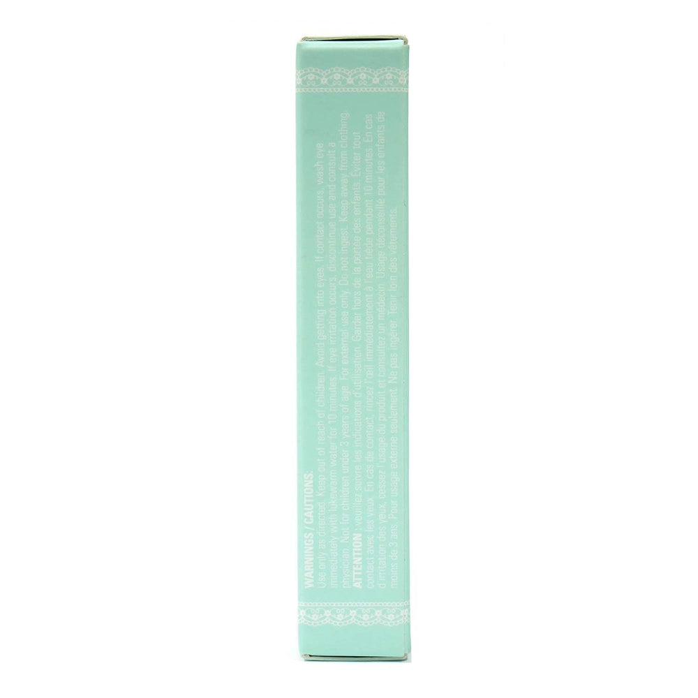 House of Lashes glue drying time closeup emphasizes quick set and seamless blend with eyeliner.