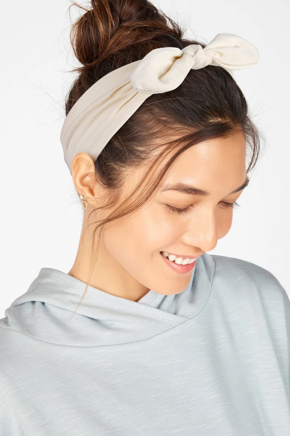 Huachi elastic headband material closeup emphasizes breathable fabric ideal for lightweight comfort.