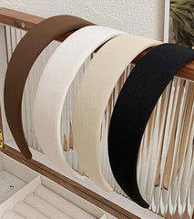 Huachi black headband adds chic everyday style for all hair types.
