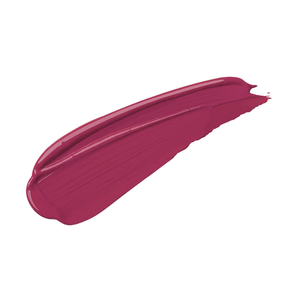 Huda Beauty Trophy Wife rose wood on lips daylight photo communicates natural shade and everyday wear.
