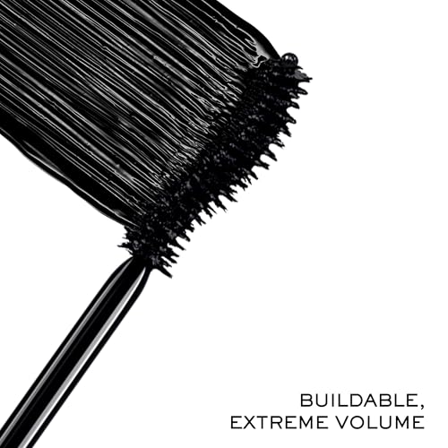 Lancôme Hypnôse Drama Extreme mascara wand delivers dramatic volume from base to tip.