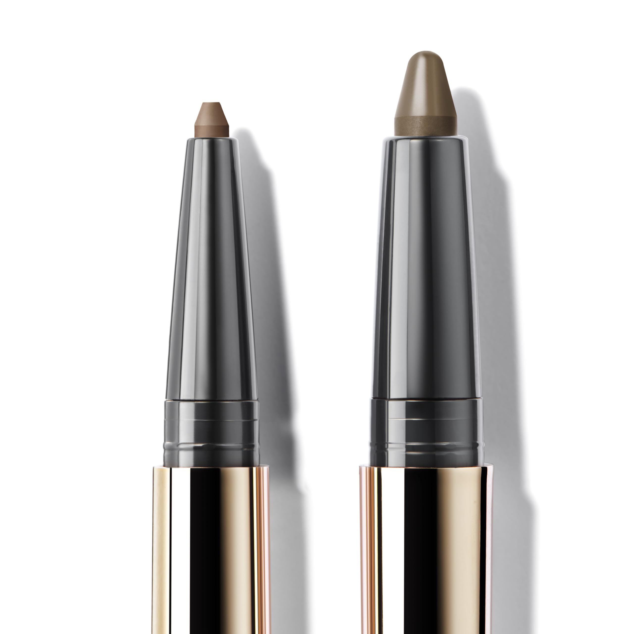 ICONIC LONDON Smokey Eye Duo liner precision demonstrates seamless blend and intense color payoff.