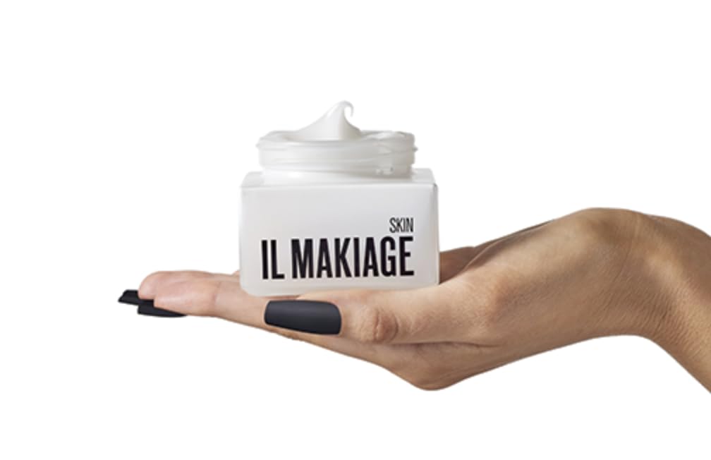 Il Makiage Power Recharge Cream gel-cream texture seen on skin for daily hydration.