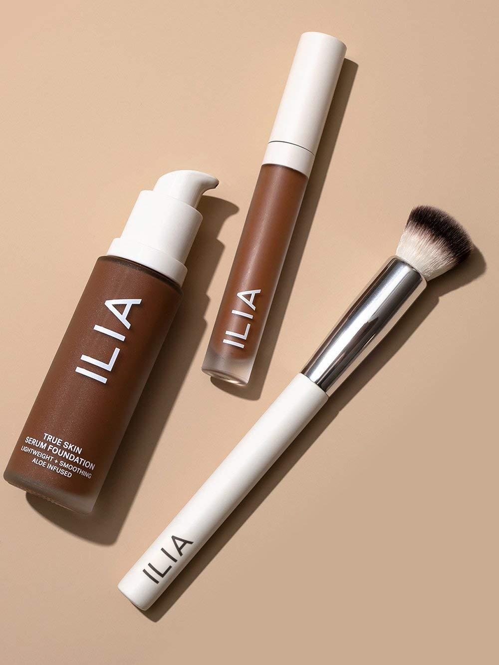 ILIA Complexion Brush features cruelty-free and recyclable design components.
