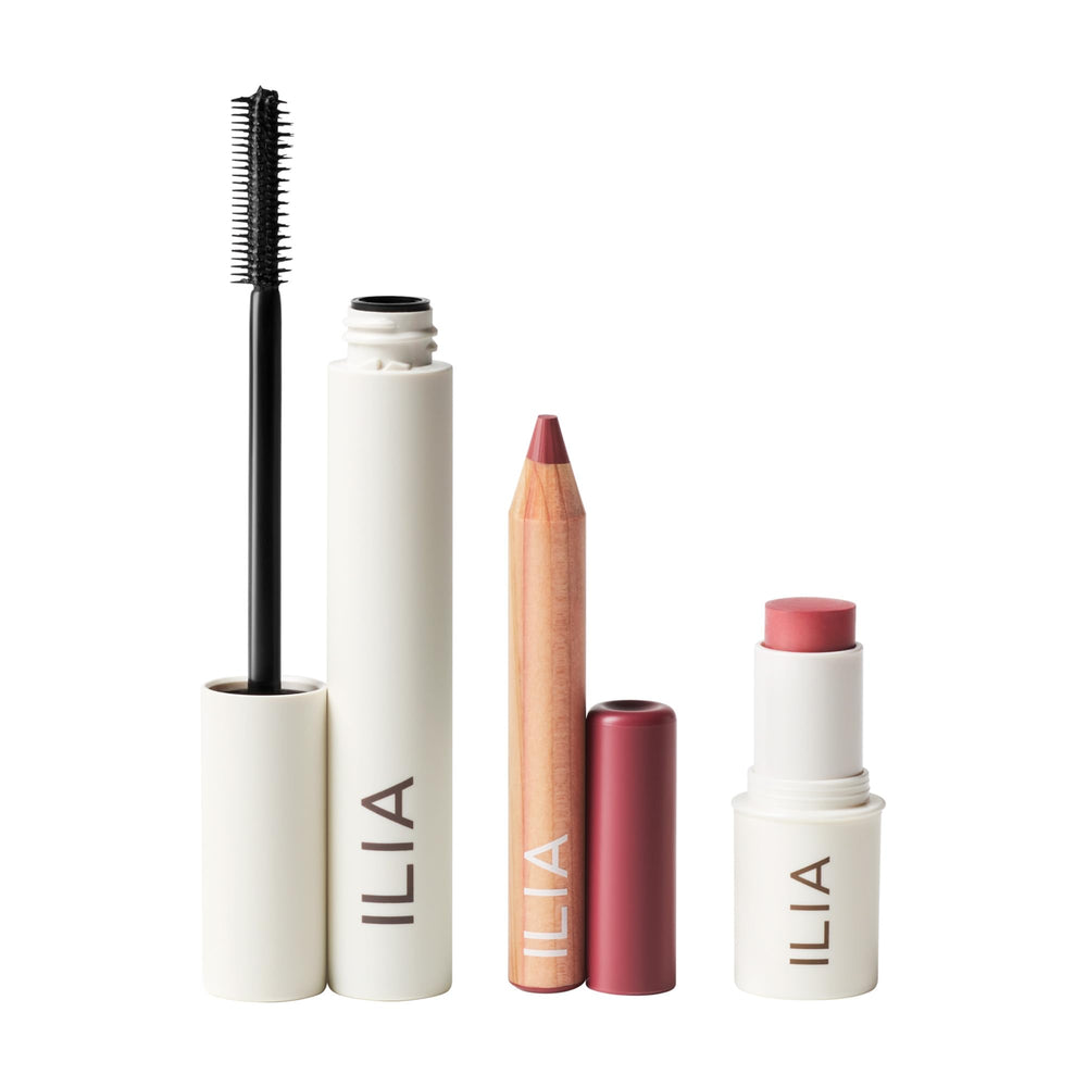 ILIA Limitless Lash Mascara dual wand closeup shows lengthening and separation for a fluttery finish.
