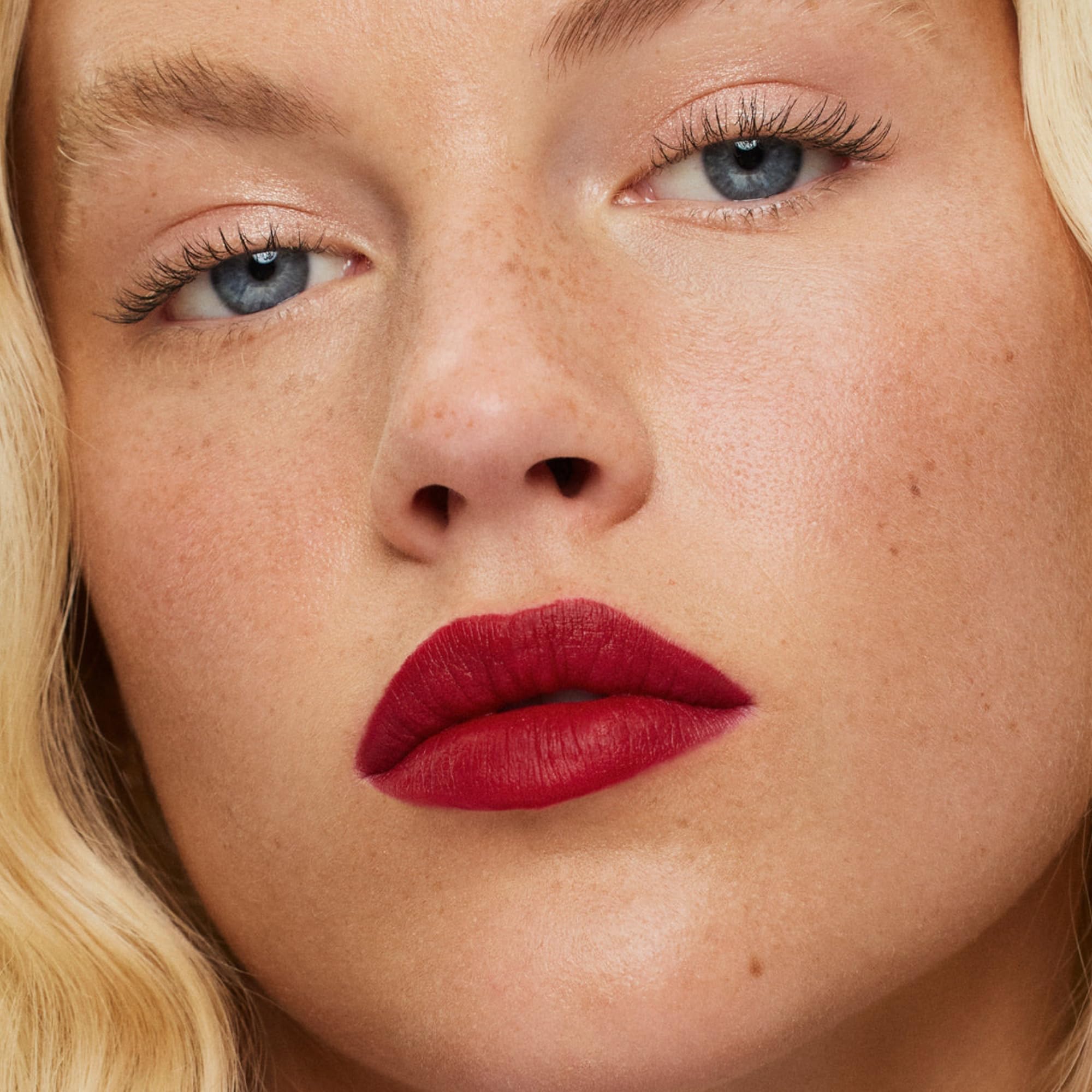 ILIA Lip Sketch Blue Note on lips demonstrates smooth, hydrating color payoff.