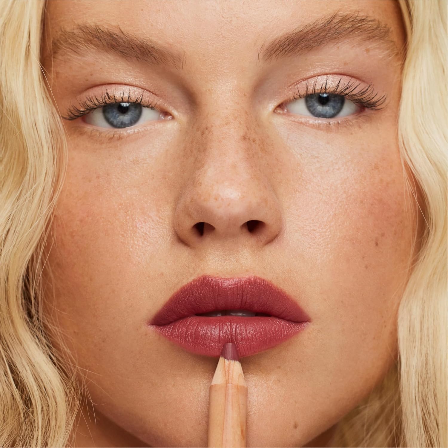 ILIA Lip Sketch application shot demonstrates weightless glide for smooth lips