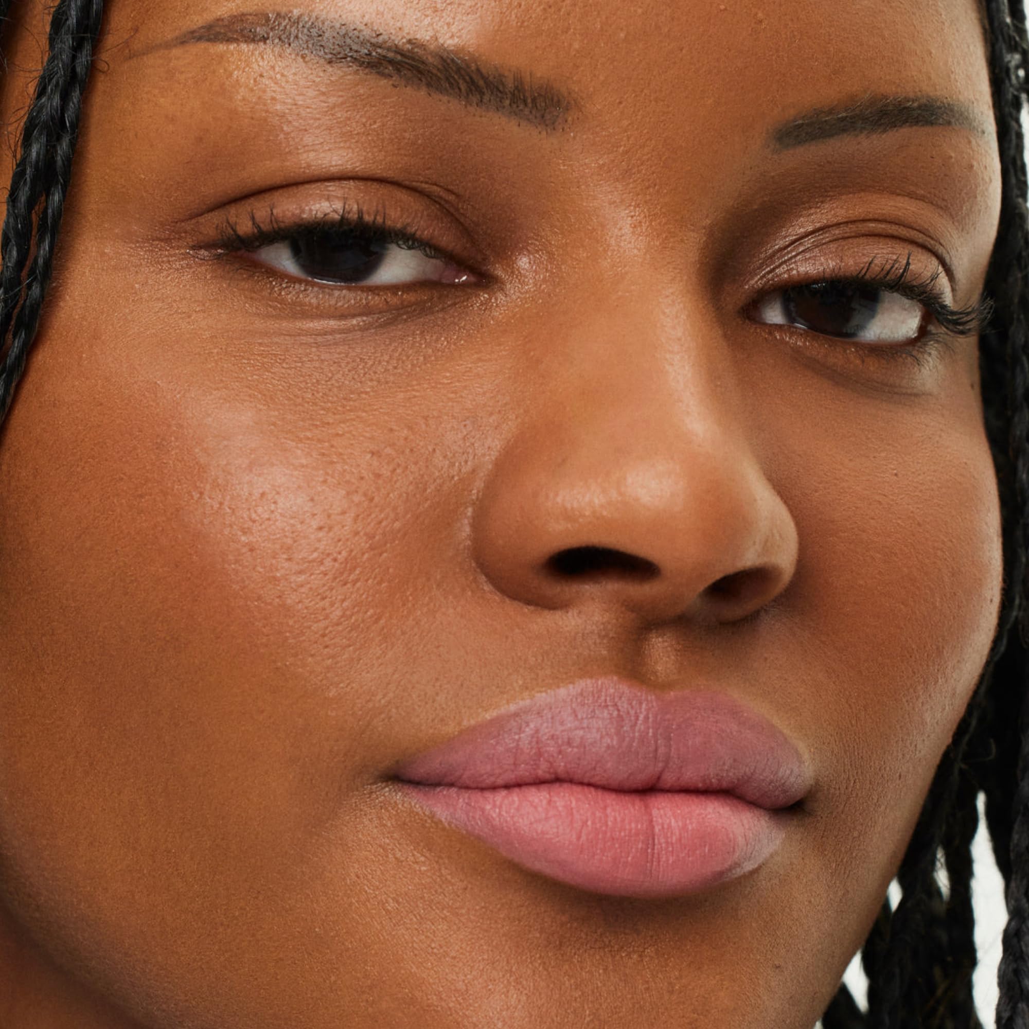 ILIA Lip Sketch Hydrating Crayon seaweed-definition close-up shows improved lip definition.