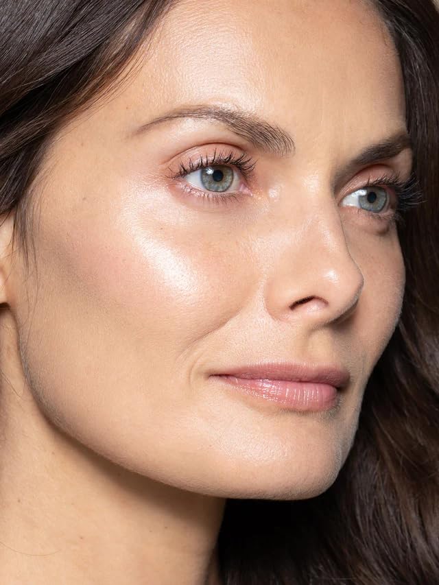 Ilia Multi-Stick Cosmic Dancer inner eye corner brightens the eyes
