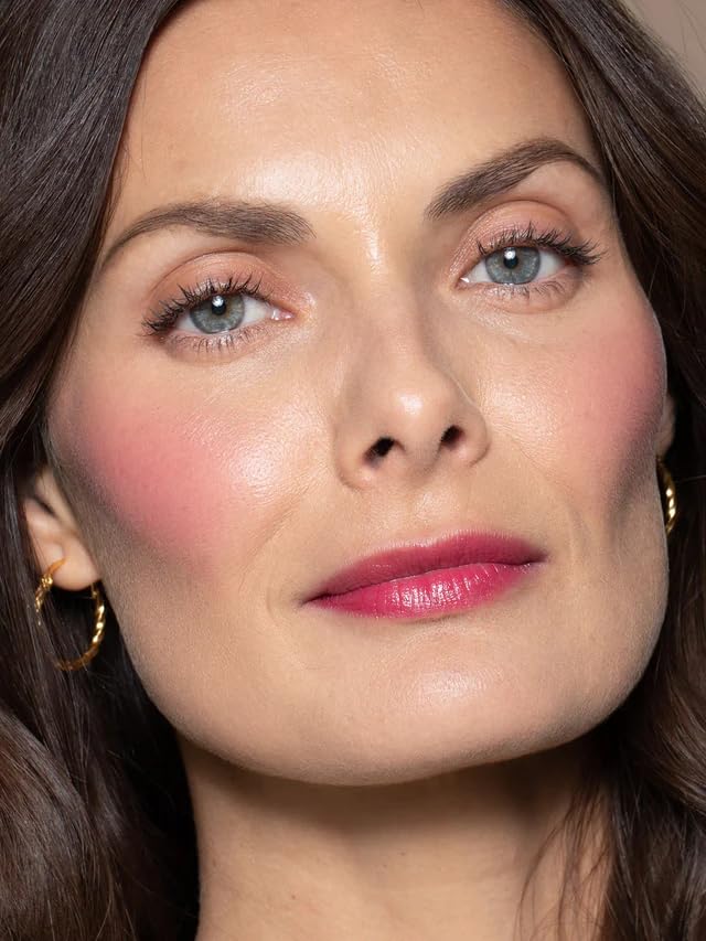 ILIA Multi-Stick perfecting-buff-brush-use creates a polished, skin-textured finish