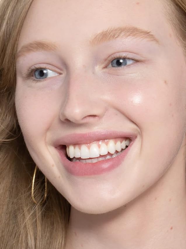 ILIA application swirl demonstrates smooth, easy blend into skin