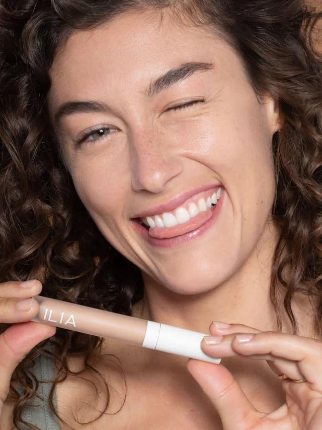 Closeup of ILIA application showing creamy blend for creaseless coverage.