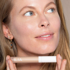 ILIA True Skin Serum Concealer under-eye application for brightening look