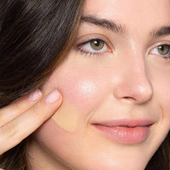 ILIA True Skin Serum Foundation swatch reveals natural tone and breathable texture.