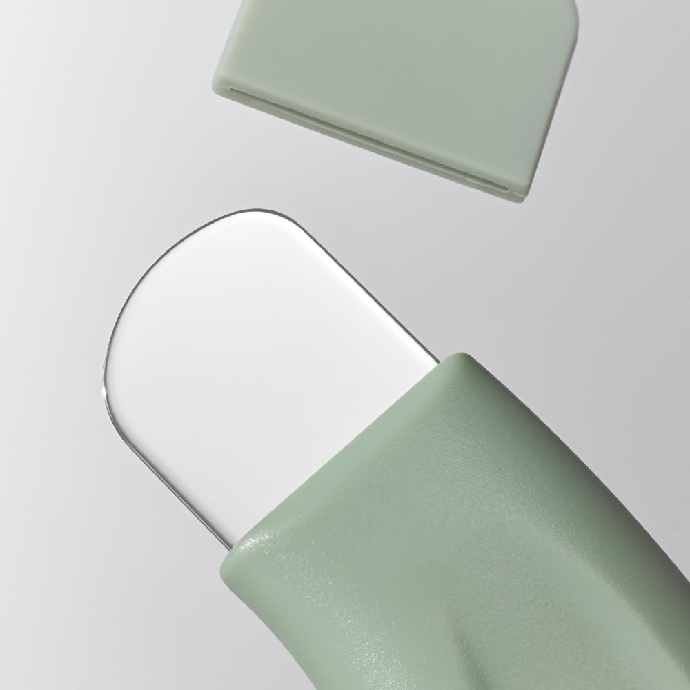 ILSO Deep Clean Master in-use with cleansing oil shows gentle cleansing aid.