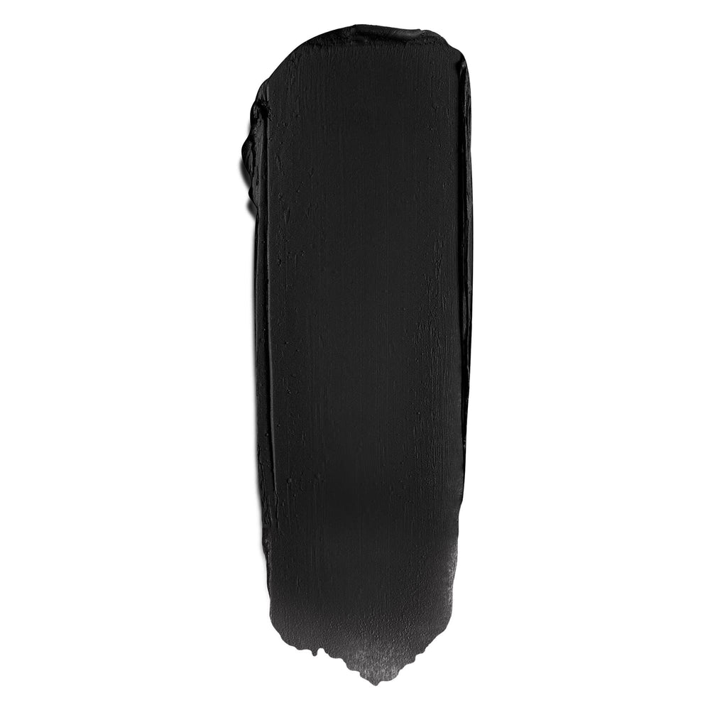 Inglot AMC Eyeliner Gel smooth application on lid for precise lines