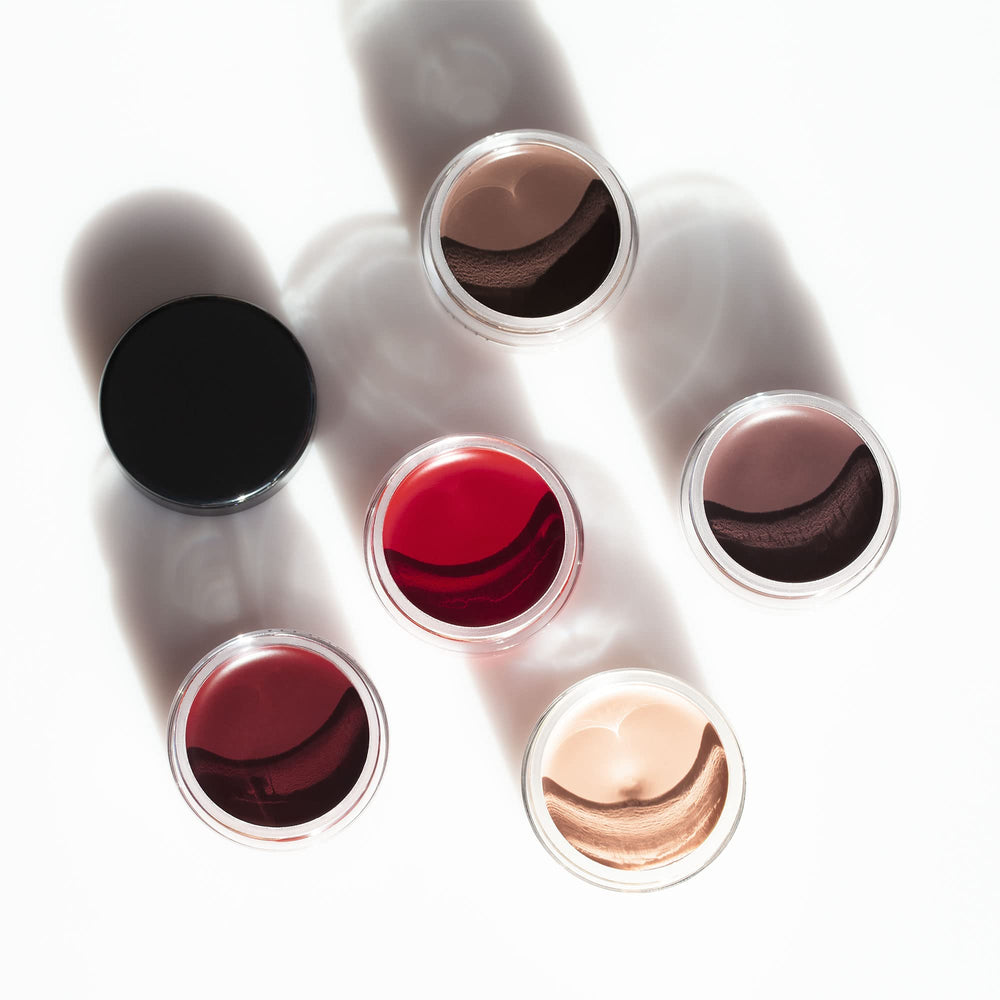 Inglot AMC Eyeliner Gel waterline use showing creamy texture and comfort.