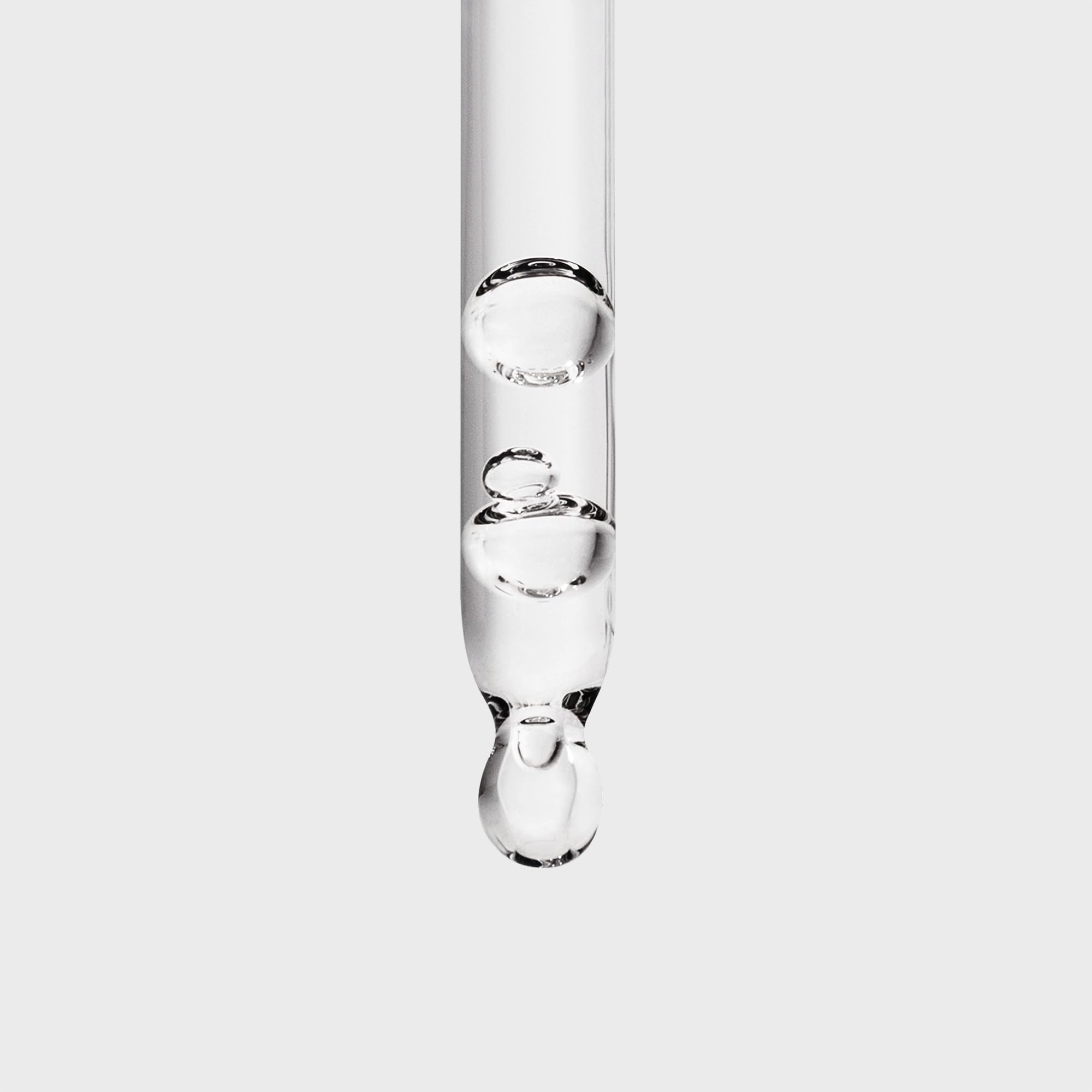 Inglot Duraline dispense drop close-up demonstrates use for extended wear.