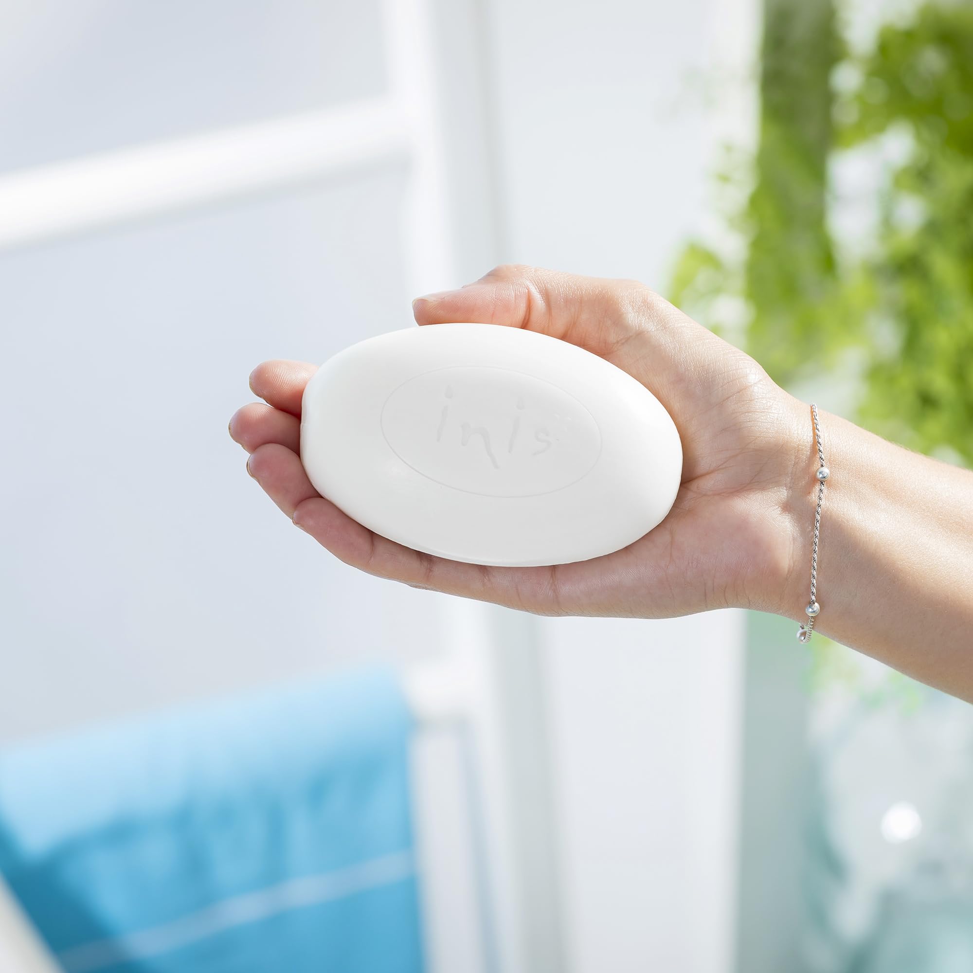 Inis Energy of the Sea soap with seaweed extracts for refreshing cleanse