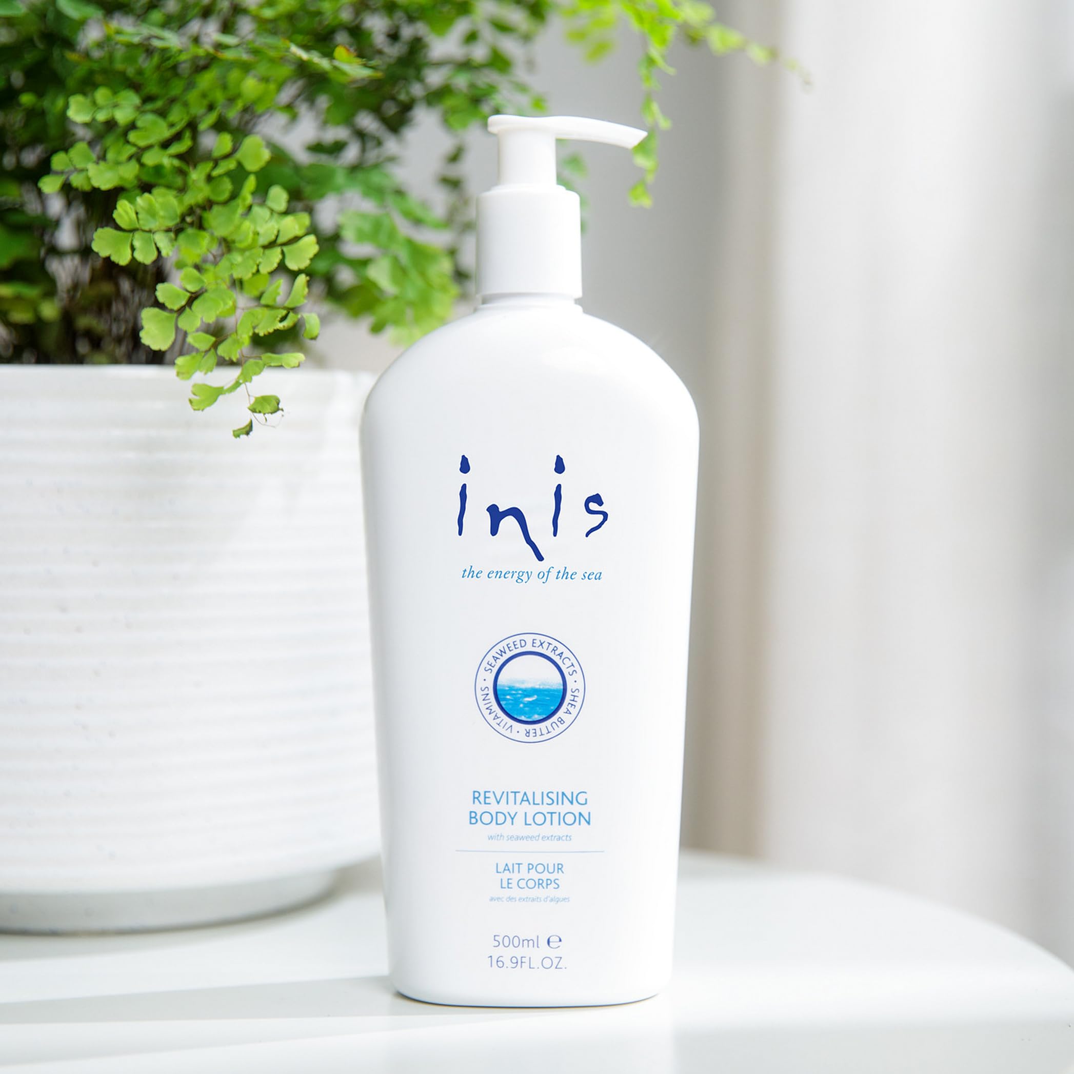 Inis seaweed extract hydration close-up conveys deep hydration and skin nourishment