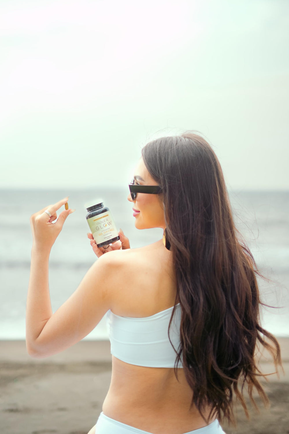 Inner Glow capsules side view – convenient daily-use form.