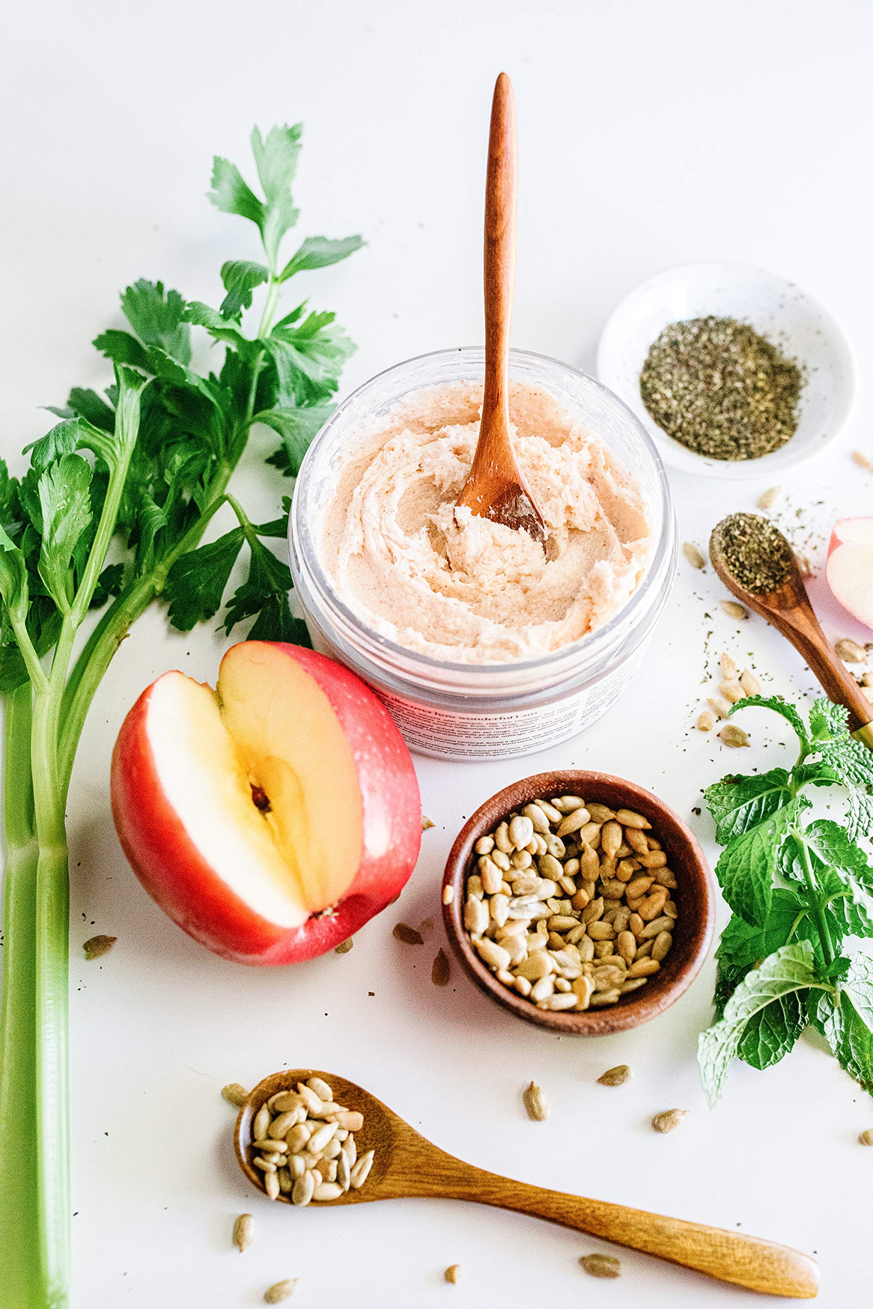 INNERSENSE Apple fruit hydration – close-up showing scalp moisture during exfoliation.