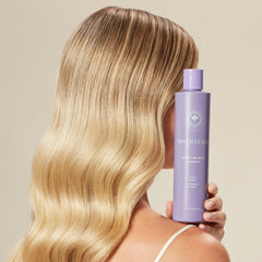 INNERSENSE Bright Balance bottle with pump ensures easy, even application.
