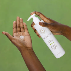 INNERSENSE Curl Memory Gel refill pouch shows hair application scene for elongated, smooth curls.
