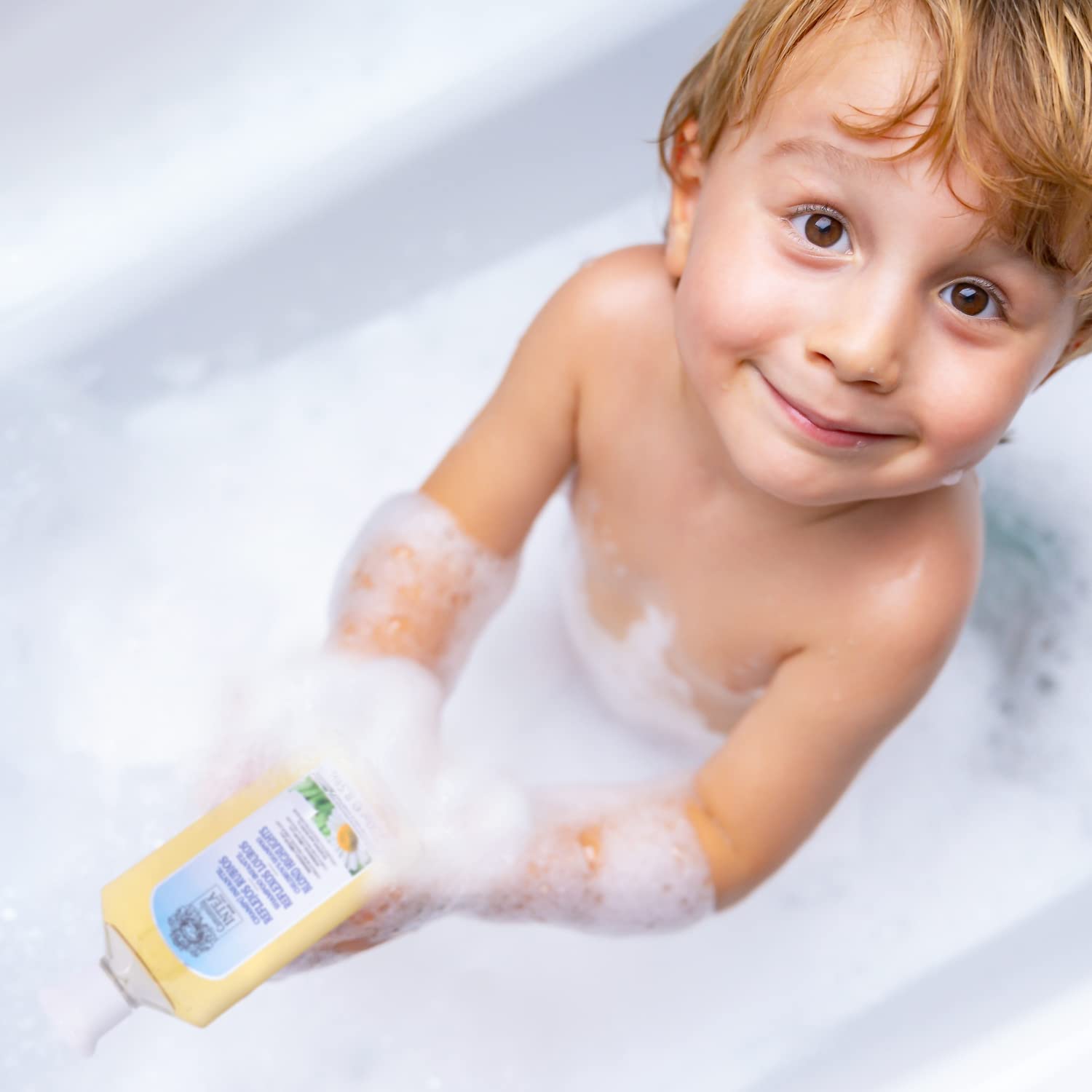 Intea Camomila Kids Shampoo hair-highlights close-up