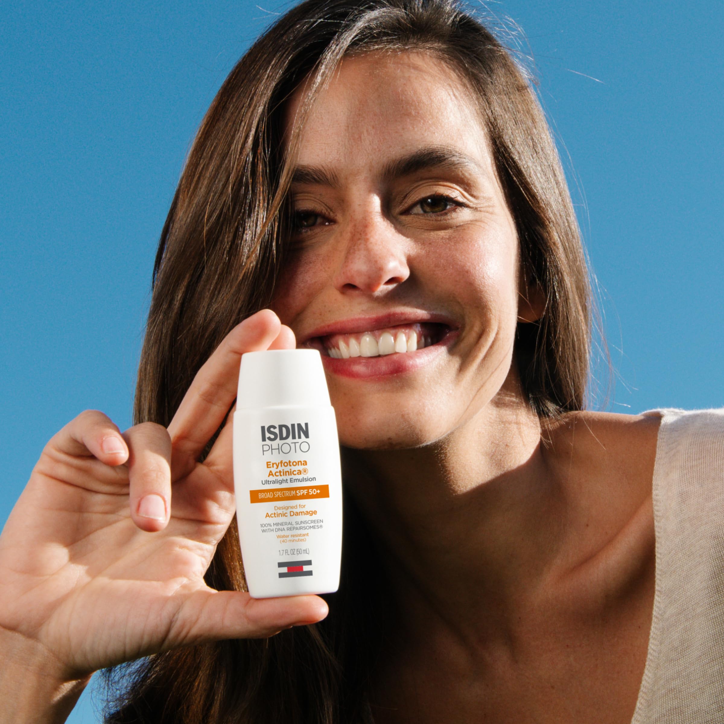 ISDIN Eryfotona Actinica no white cast on skin during application