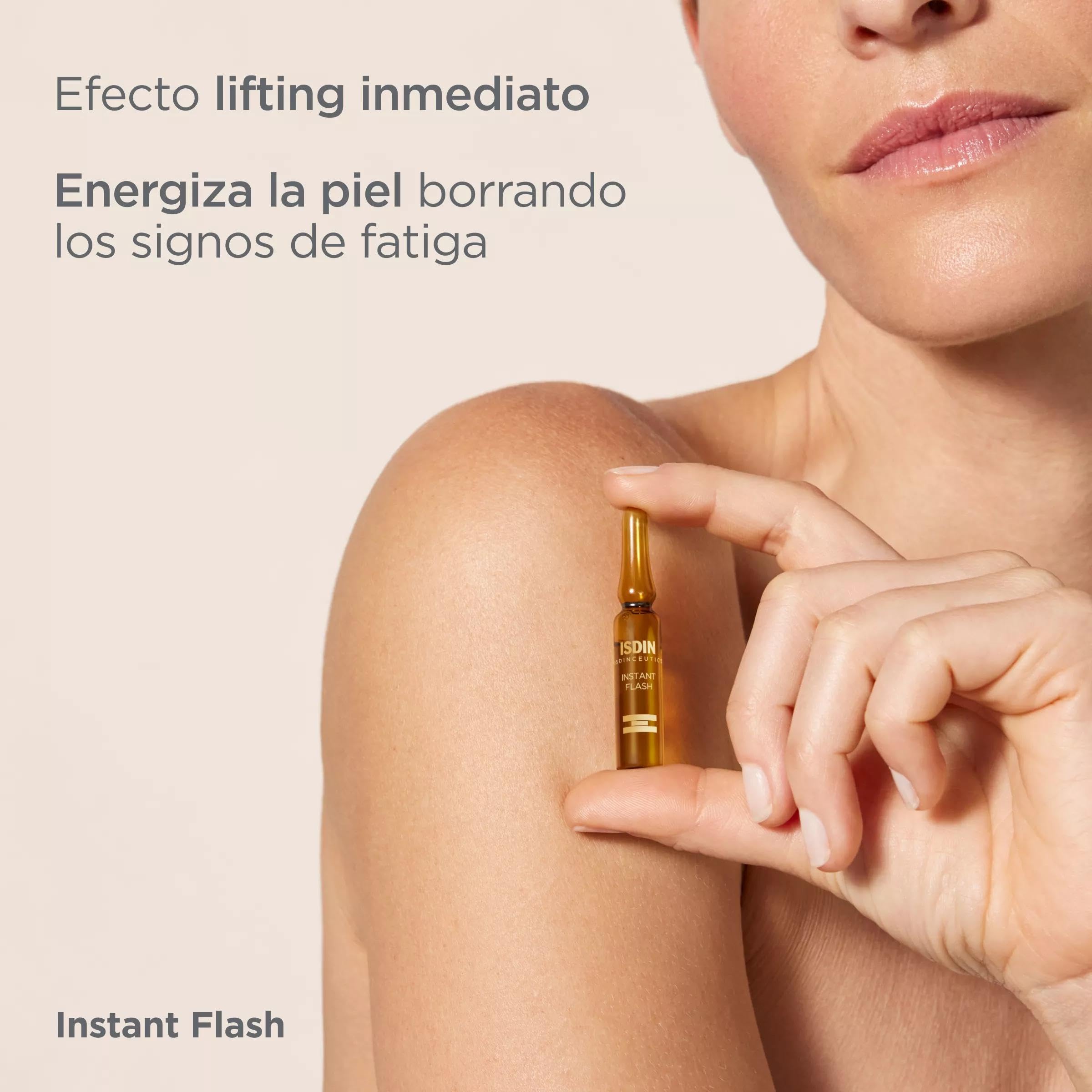 ISDIN Isdinceutics Instant Flash serum close-up texture for easy application