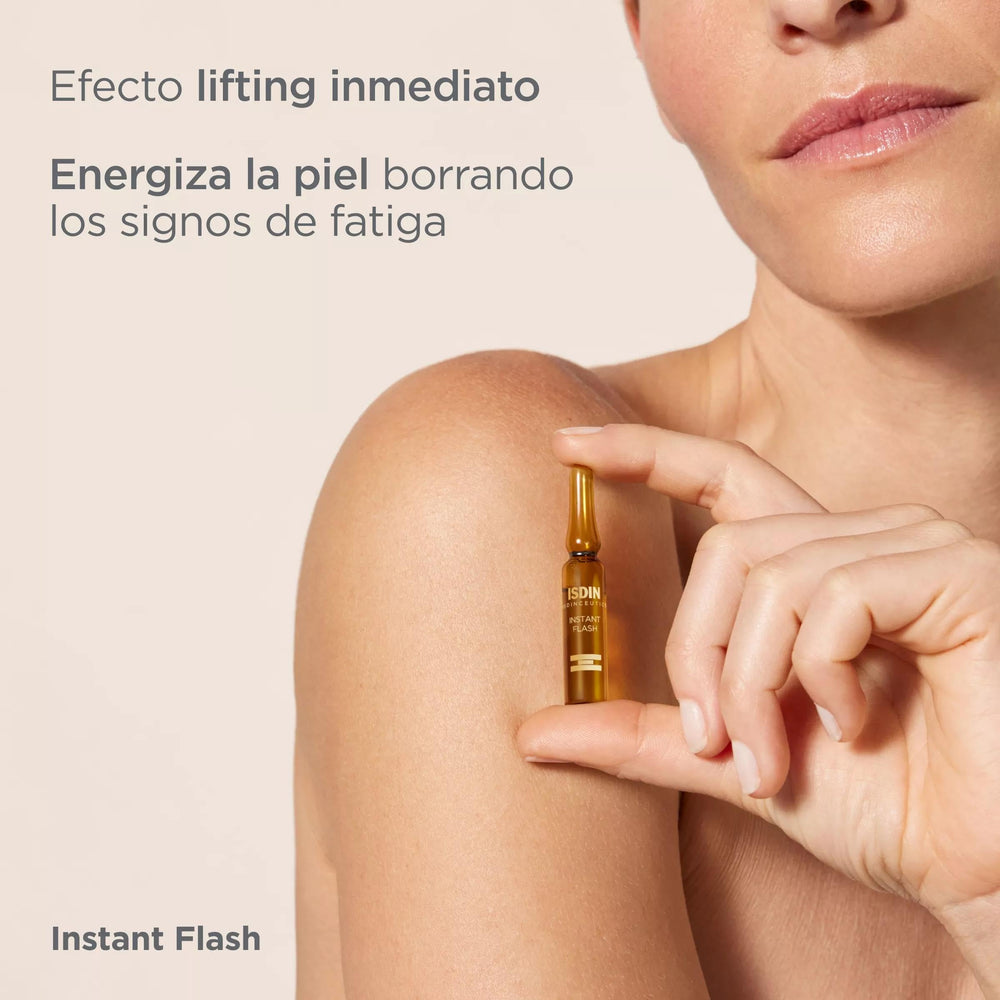 ISDIN Isdinceutics Instant Flash serum close-up texture for easy application
