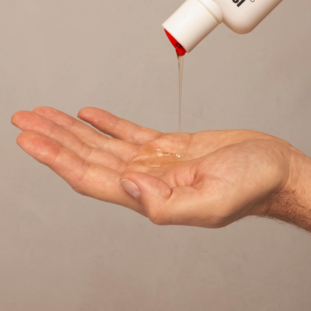 ISDIN Lambdapil shampoo pump shown for easy daily cleansing and nourishment