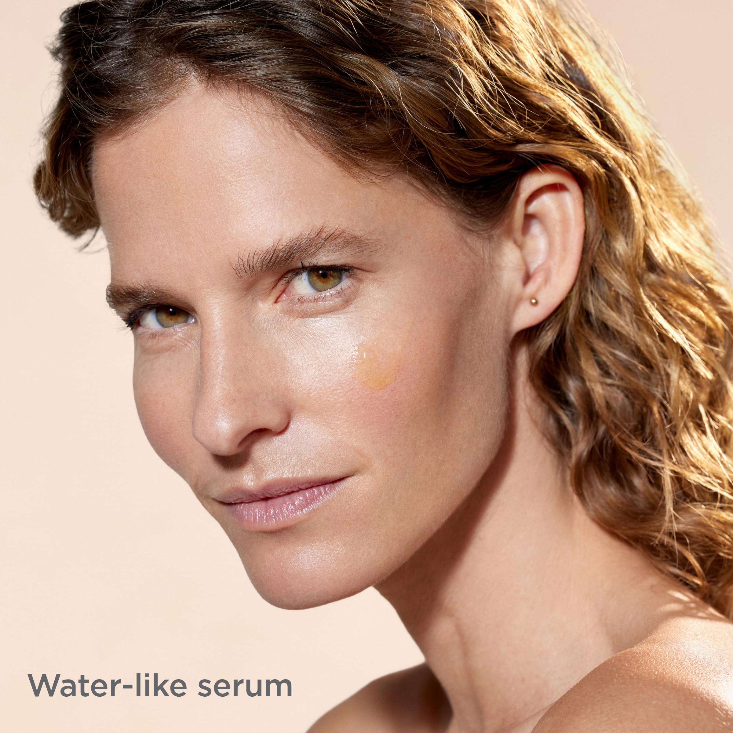 ISDIN Melaclear serum texture close-up shows smooth, lightweight formula for nightly use.