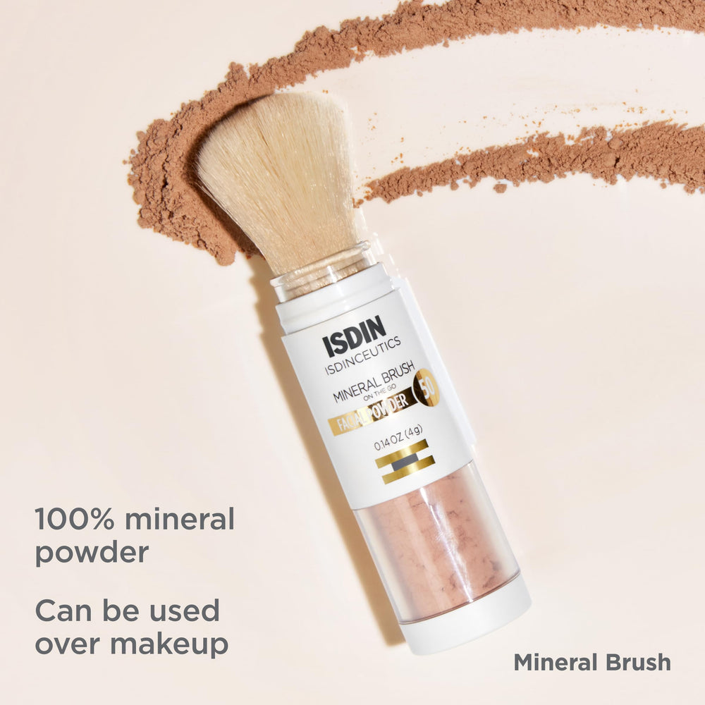 ISDIN Mineral Brush Powder back-hand prep before release emphasizes priming steps for smooth flow.