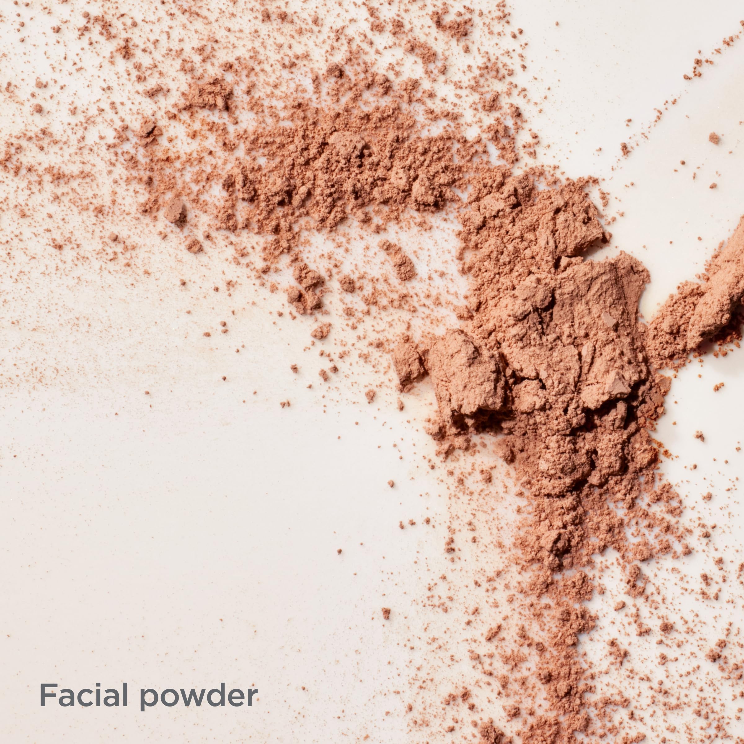 ISDIN Mineral Brush Powder lid-open view showing brush and transparent cover for tidy storage.