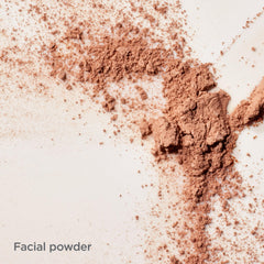 ISDIN Mineral Brush Powder lid-open view showing brush and transparent cover for tidy storage.