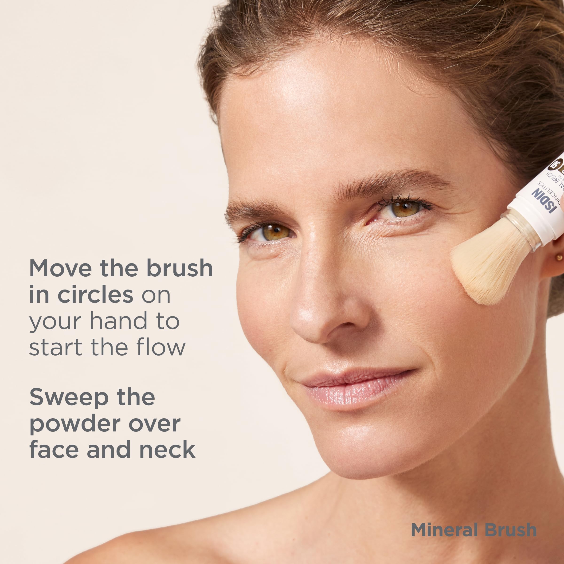 ISDIN Mineral Brush Powder on cheek illustrating coverage and natural finish with pollution protection.