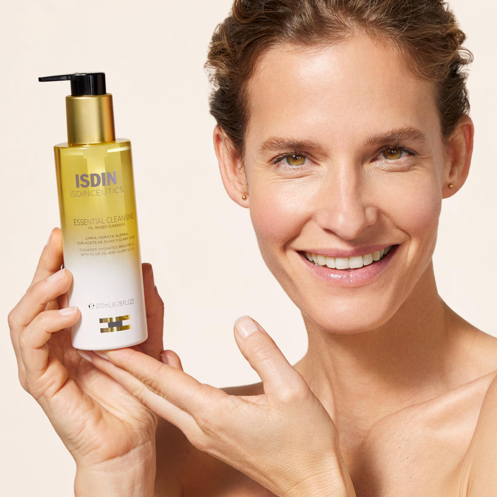 Isdinceutics Essential Cleansing Oil removing sunscreen for clean skin.
