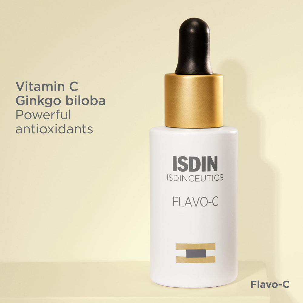 ISDIN Flavo-C applying serum on skin during morning routine.