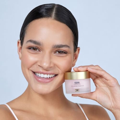 ISDIN Isdinceutics Hyaluronic Moisture Sensitive Skin texture shows lightweight, sensitive-skin hydration.