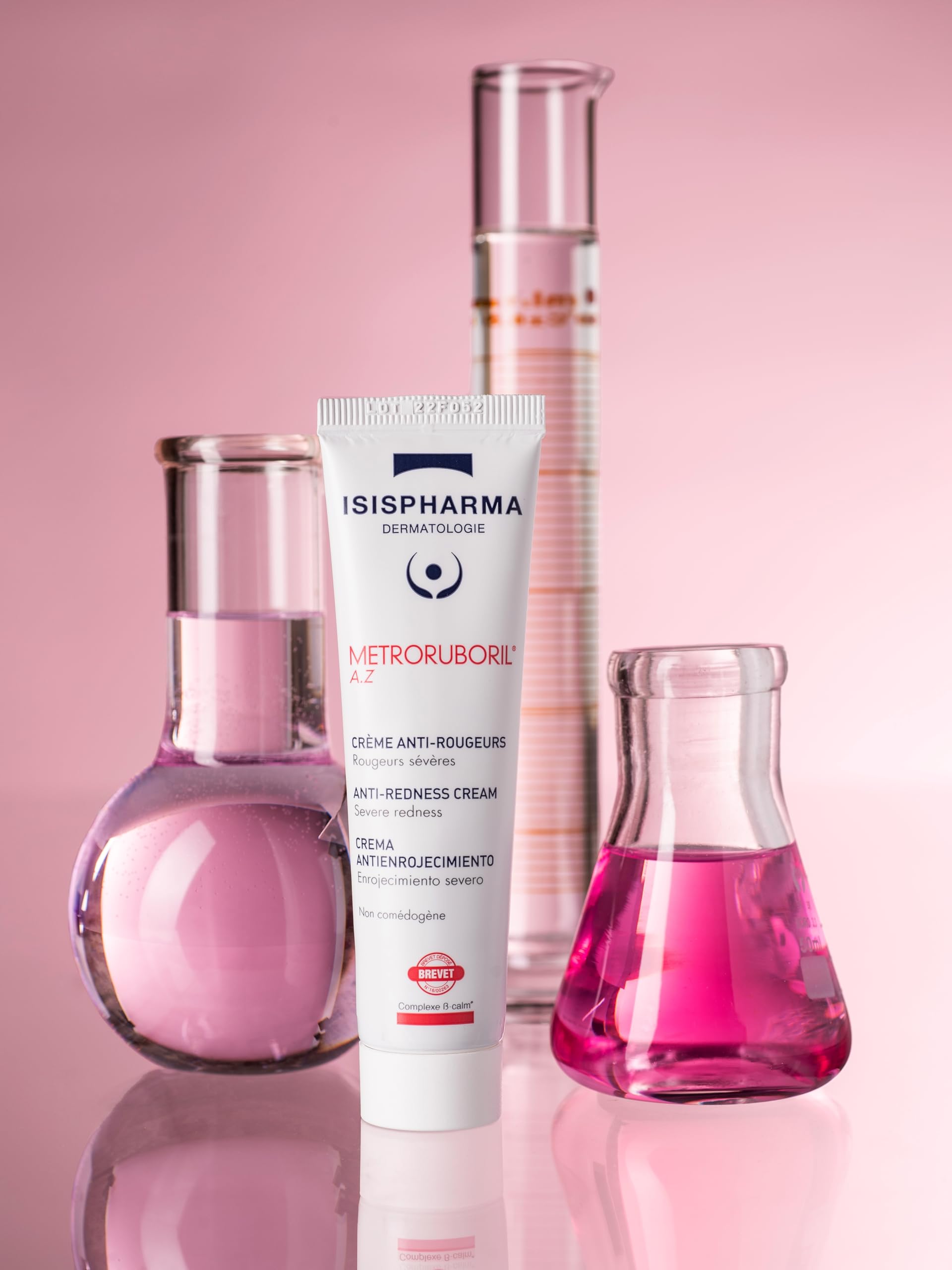 IsisPharma Metroruboril A.Z anti-redness cream in bathroom light highlights portability